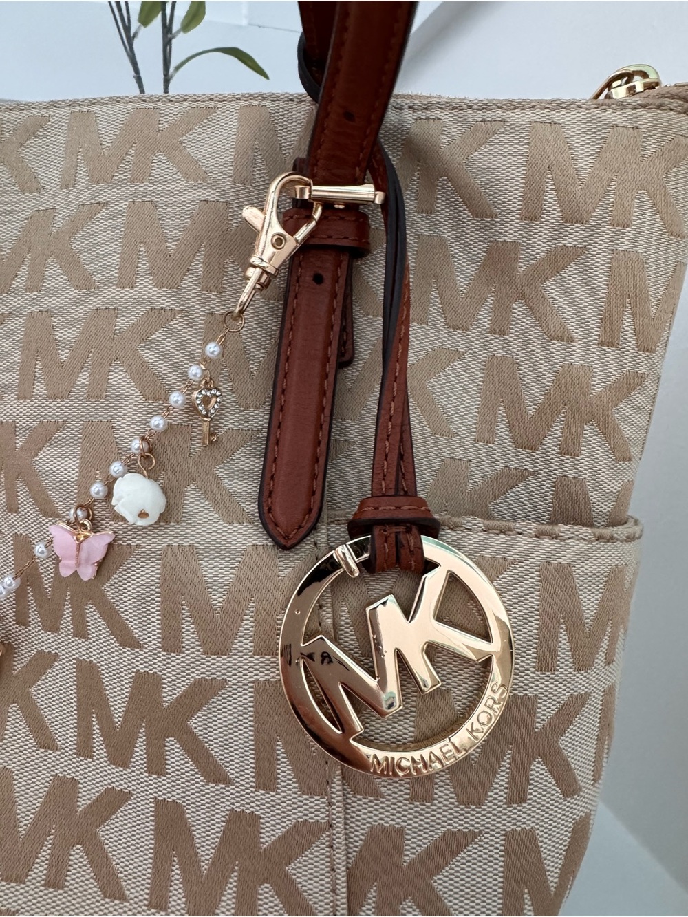 Michael Kors Medium Beige Tote Bag with Brown Accent; Gold Hardware; very nice!